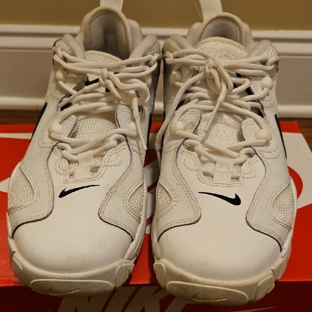 Nike Men's White and Black Sneakers